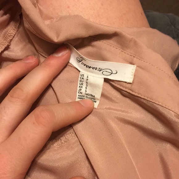 Forever 21 Backless pink button up - Picture 4 of 4